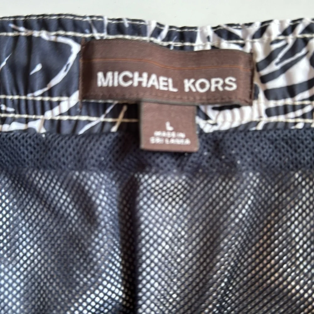 Michael Kors Tropical Hawaiian Print Swim Trunks Navy size Large 7”